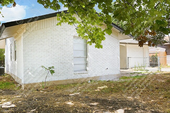 Building Photo - 3 br, 2 bath House - 1411 San Andreas St
