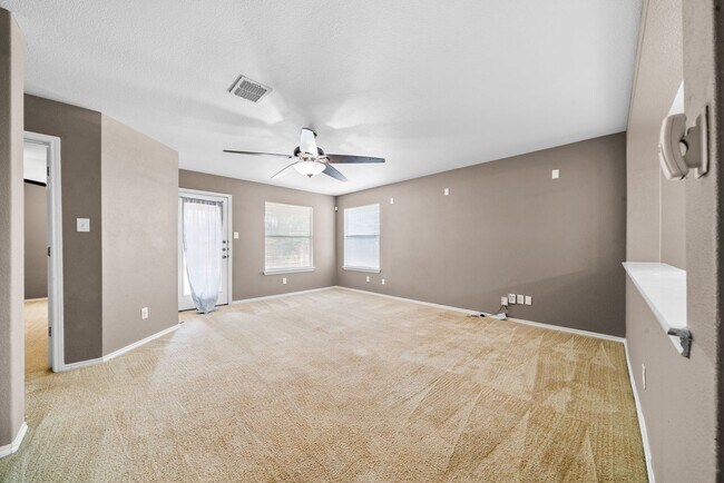 Foto del edificio - 3 Bedroom 2 Bathroom located in Redbird Ra...