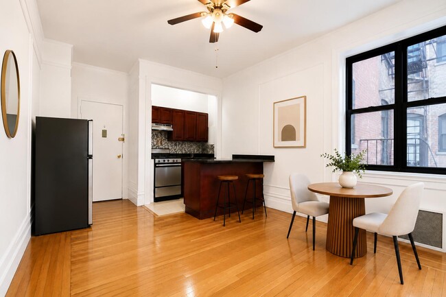 Building Photo - 45 Tiemann Pl