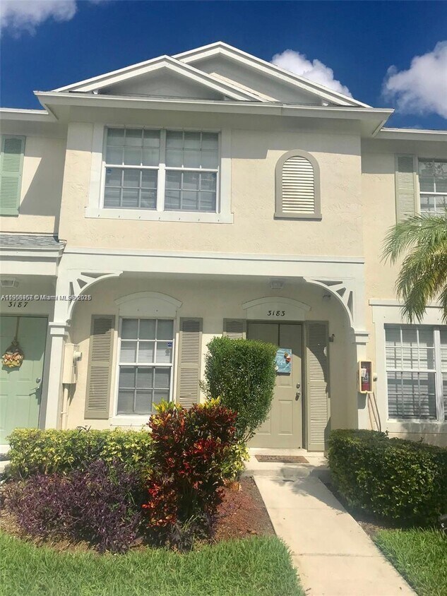 Foto principal - 3183 SW 50th St