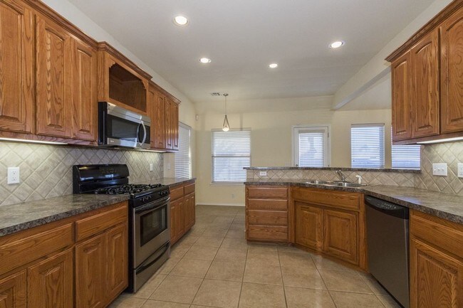 Foto del edificio - 14600 S Maple Pl
