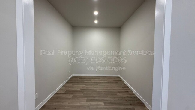 Building Photo - 2915 Tractor Ave