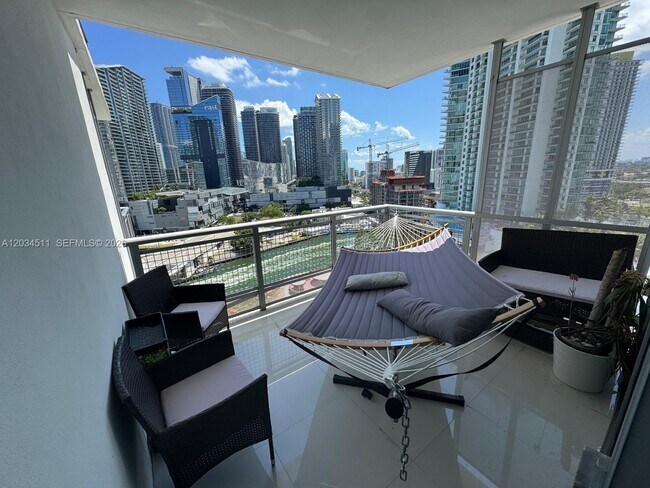 Foto del edificio - 350 S Miami Ave