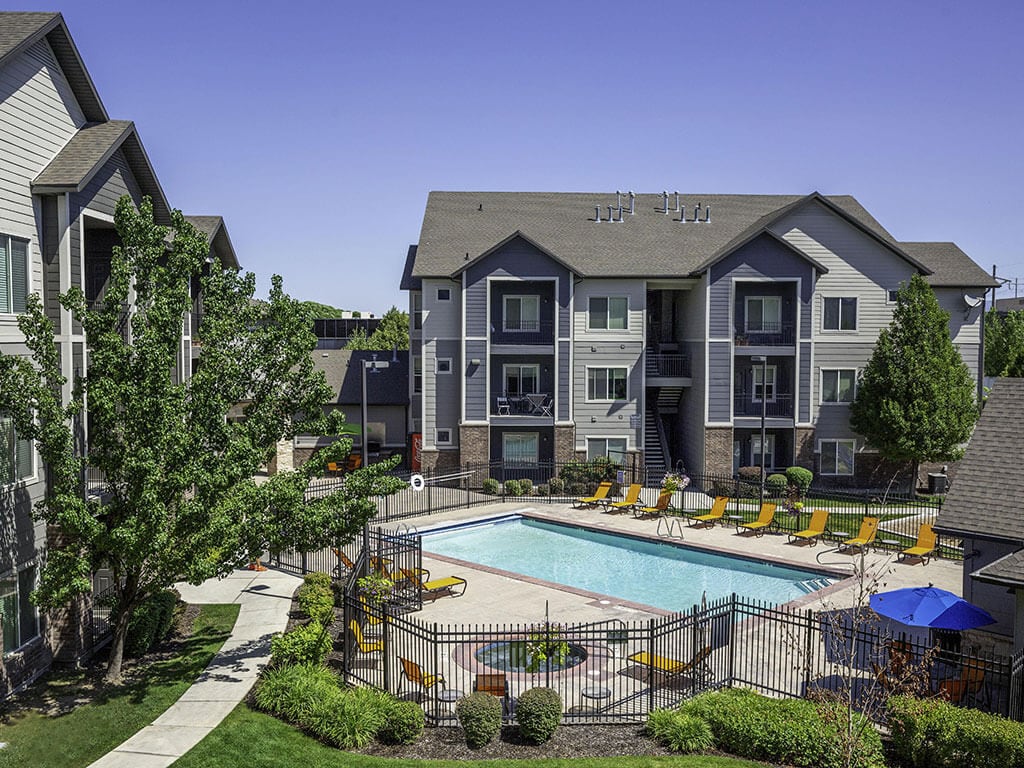 Vista aérea de la piscina - Four Seasons at Southtowne Apartments