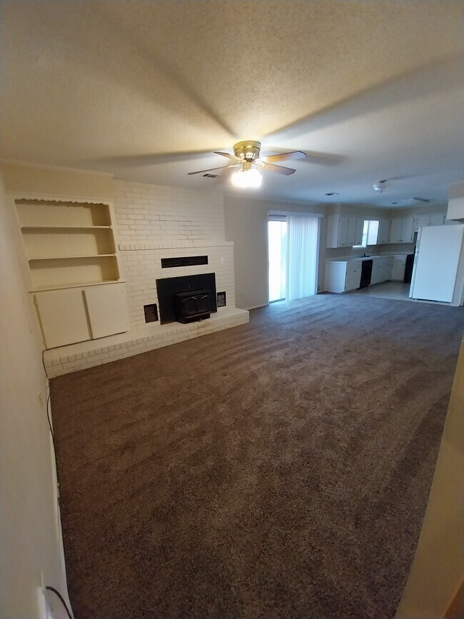 Building Photo - 166 Dawn Cir