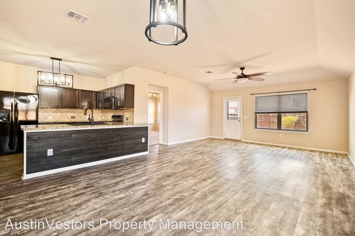 Foto principal - 4 br, 2 bath House - 702 Luna Vista Dr