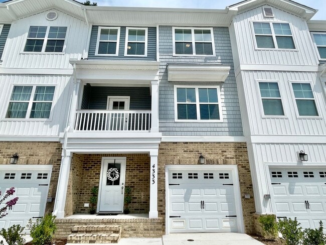 Building Photo - Practically New & Available 11-12-25! Amer...