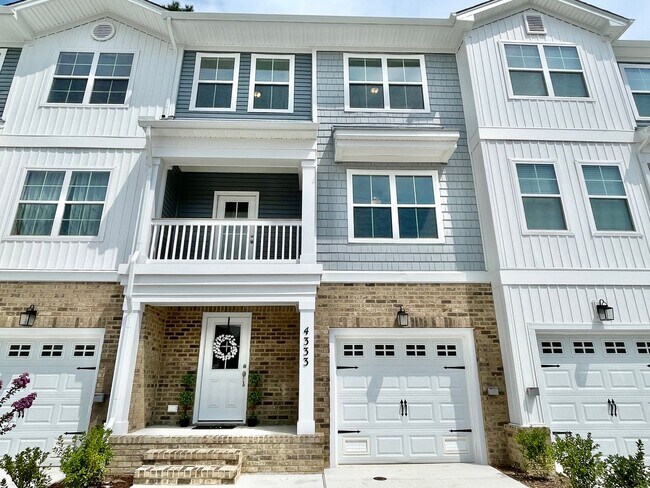 Foto del edificio - Practically New & Available NOW! Americana Luxury Townhomes! Pet Friendly! Attached Garage! All A...