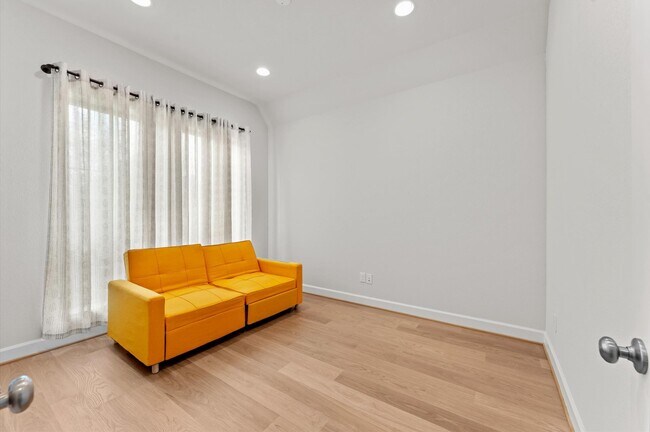 Building Photo - 21215 Palm Arbor Dr