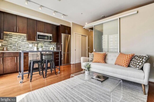 Foto del edificio - 1320 Fenwick Ln