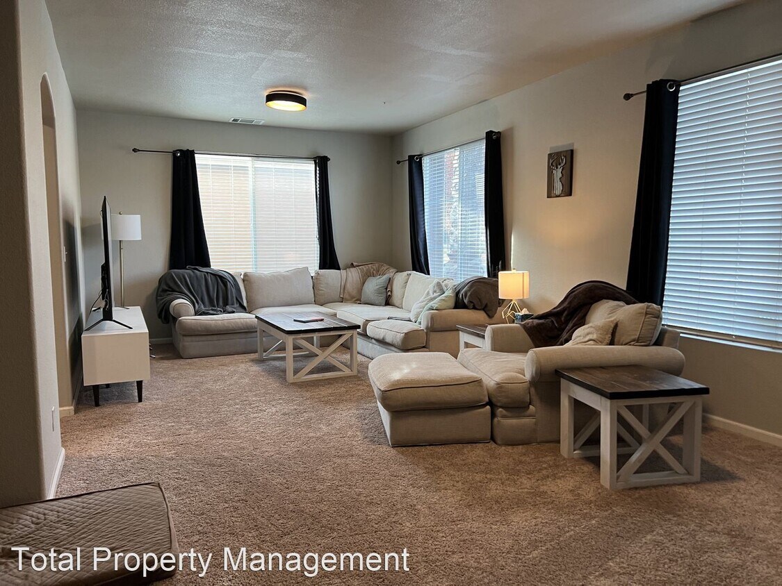Foto principal - 4 br, 3 bath House - 4331 W. Prospect Ave.