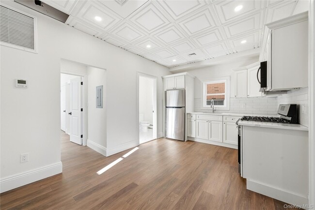 Foto del edificio - 13 W Hoffman Ave