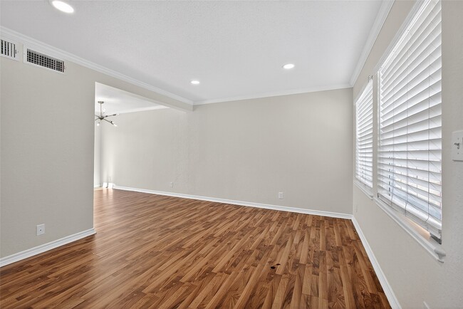 Foto del edificio - 1221 Cedar Post Ln