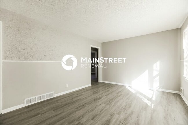 Building Photo - 3 Bedroom Pet-Friendly Home in Kansas City, MO with Main Street Renewal