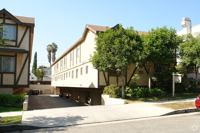 Building Photo - 133-139 Carr Dr