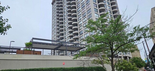 Foto del edificio - 2020 N Lincoln Park W