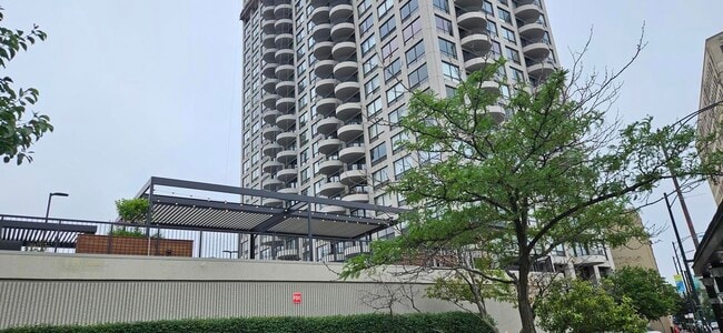 Building Photo - 2020 N Lincoln Park W