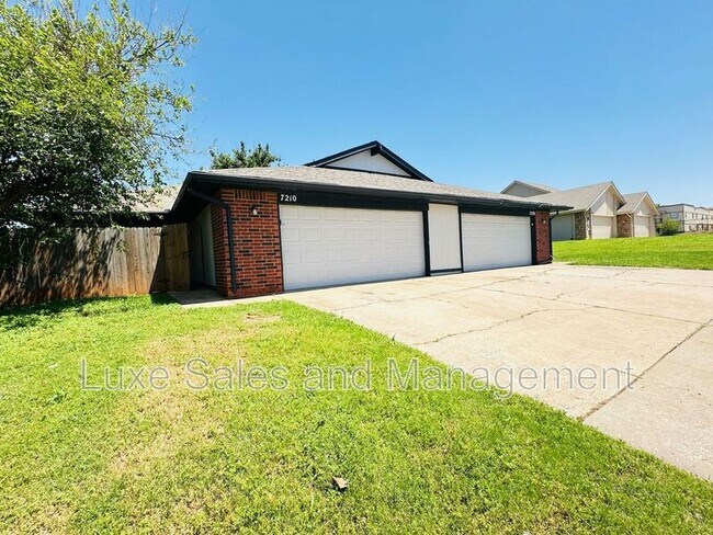 Photo - 7210 Kings Manor Ct House