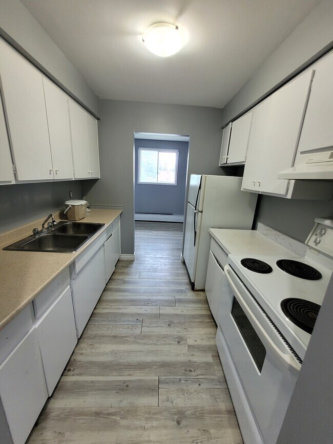Photo du bâtiment - 595 Silverbirch Rd