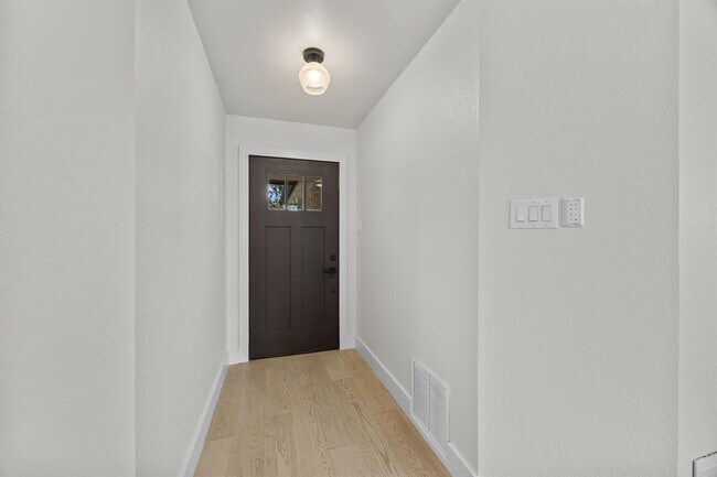 Foto del edificio - 8708 Huebinger Pass