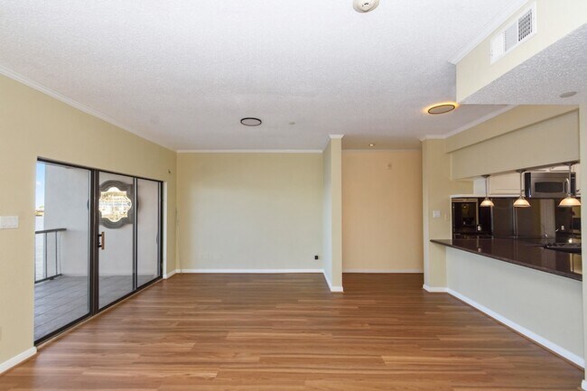 Building Photo - 351 Lakeside Ln