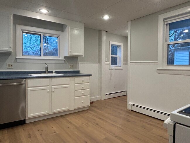 Building Photo - 9 Hardy St