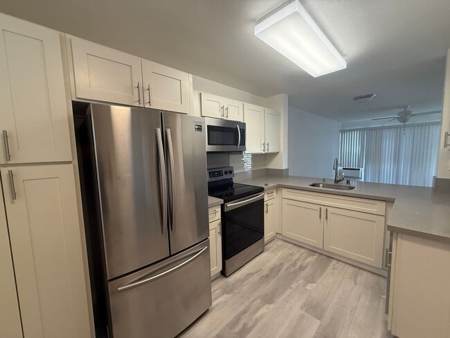 Building Photo - Country Club Village Building 5, 2-bedroom...
