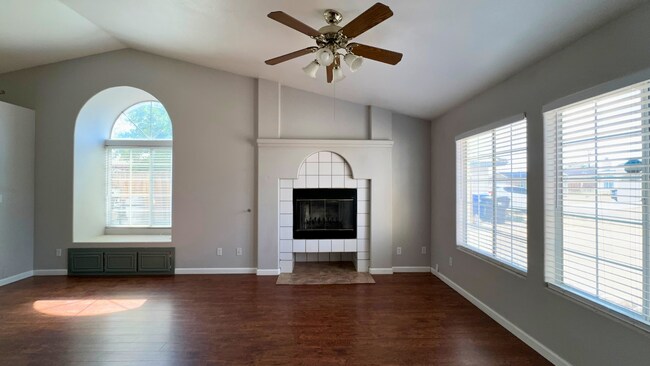 Building Photo - 10172 Evelyn Ave