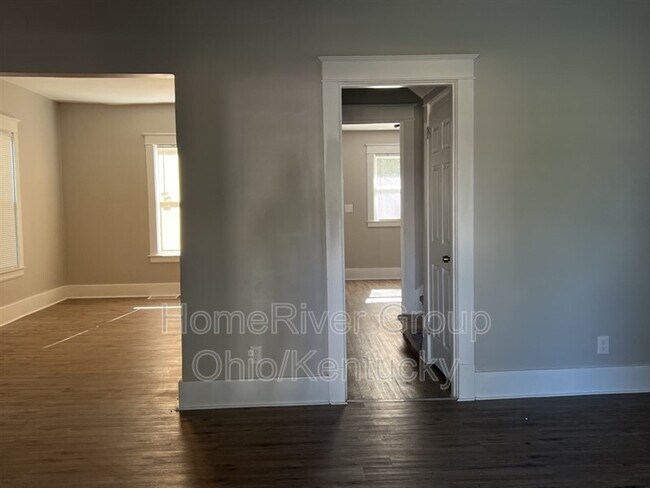 Building Photo - 2140 Glenworth Ave