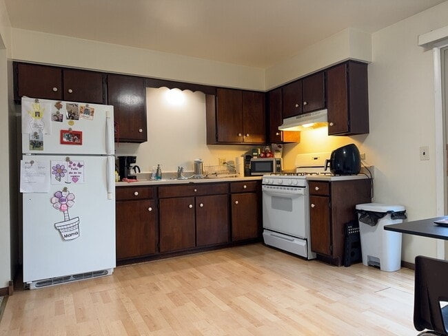 Building Photo - 1253 Getzelman Dr