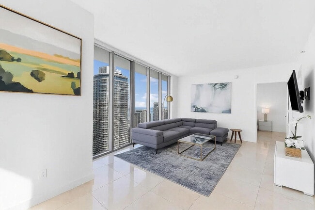 Building Photo - 485 Brickell Ave