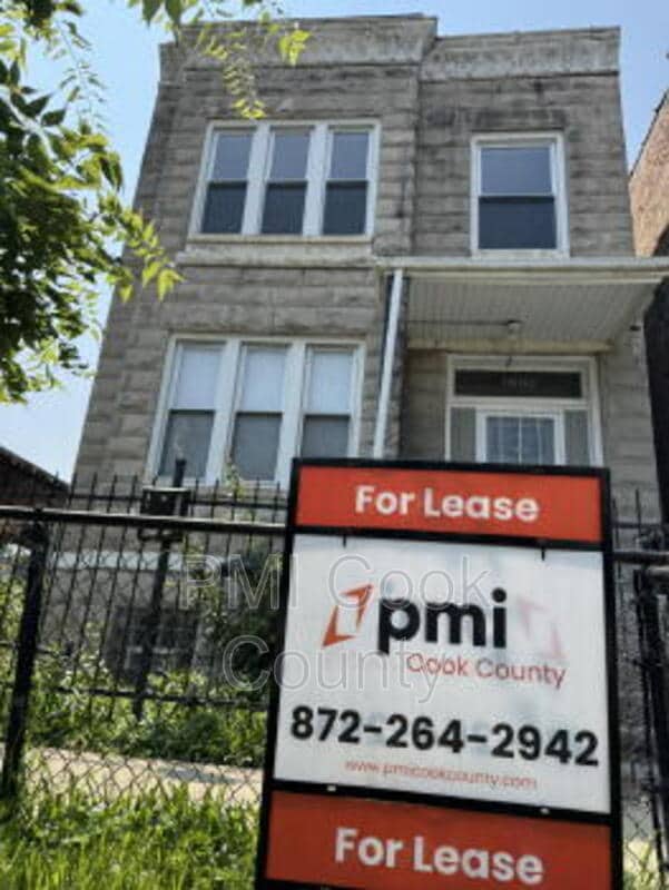 Foto principal - 1950 S Trumbull Ave