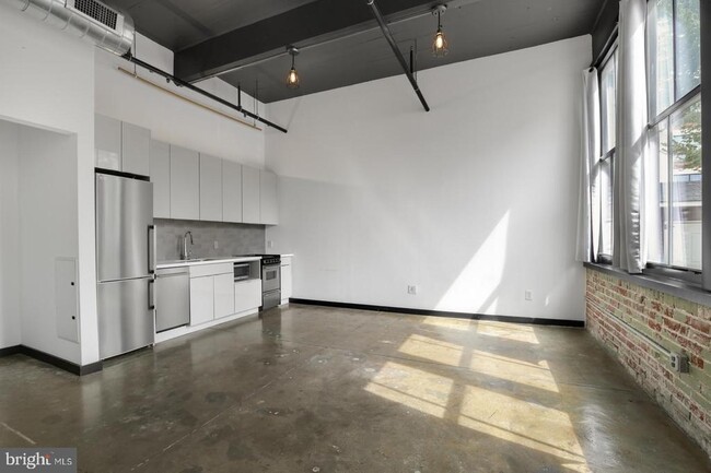 Building Photo - 1701 Tulip St