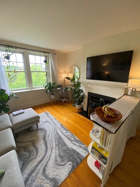Foto del edificio - 1064 Beacon St