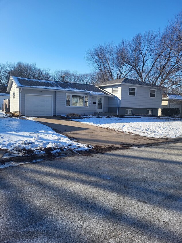 Primary Photo - 1744 Elmwood Dr