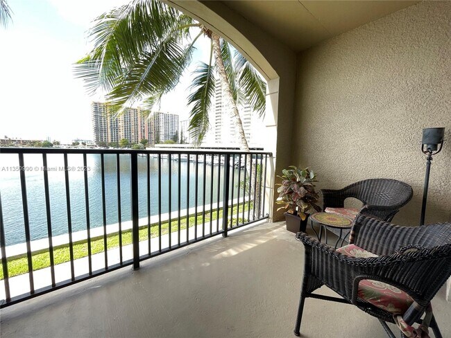 Foto del edificio - 17150 N Bay Rd