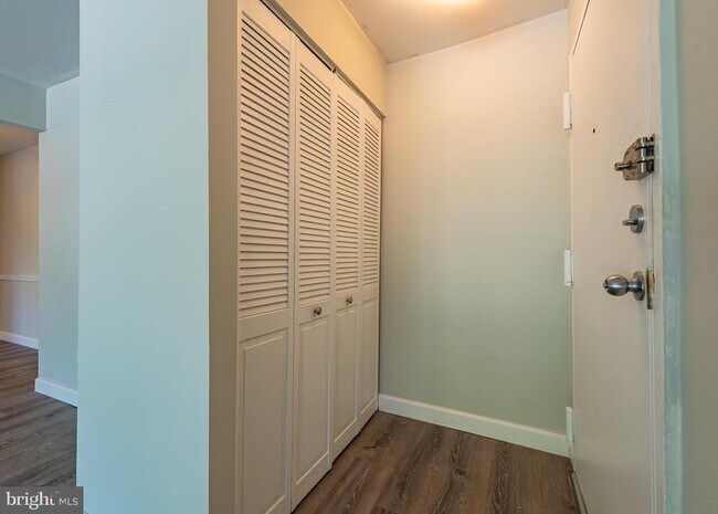 Foto del edificio - 8723 Hayshed Ln