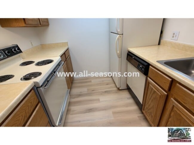 Foto del edificio - Spacious 2 bedroom condo near World Arena!