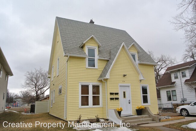 Building Photo - 514 1st St NW