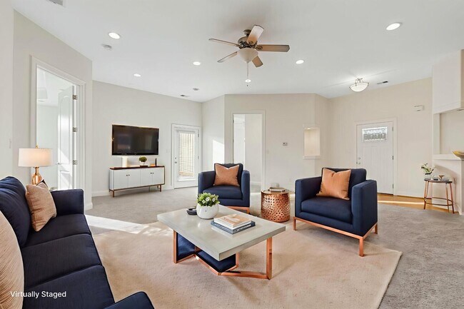 Foto del edificio - 592 Regency Cir