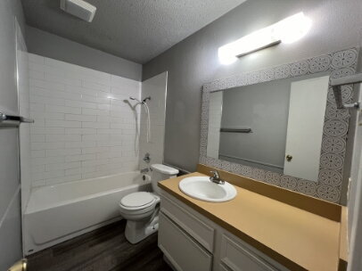 Building Photo - "Charming 2-Bed Retreat with 950 Sq Ft of Comfort in Lubbock!"
