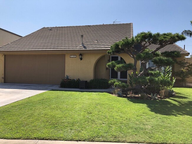 Building Photo - Lovely Home with 3 bedrooms, 2 bath plus o...