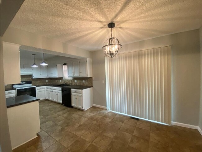 Building Photo - 2433 Shady Tree Ln