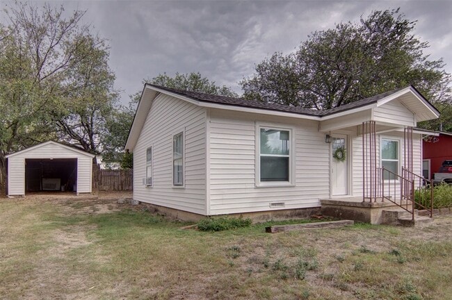 Building Photo - 910 Liberty St