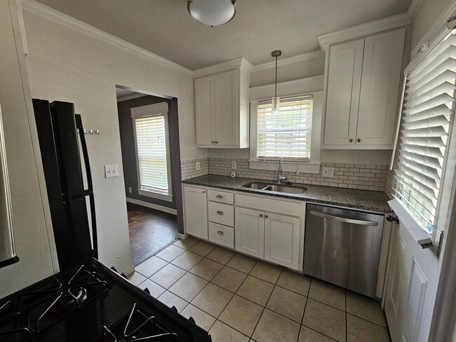 Foto del edificio - 1718 NE 20th St