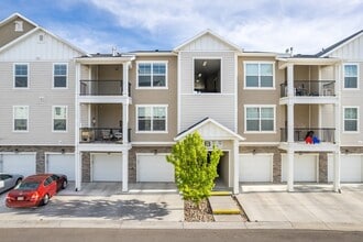 Building Photo - 619 N Emery Ln