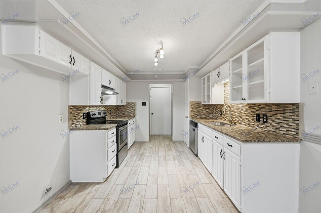 Foto del edificio - 2602 Burningtree Ct