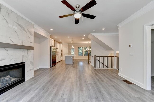 Building Photo - 3159 Clairebrooke Ave