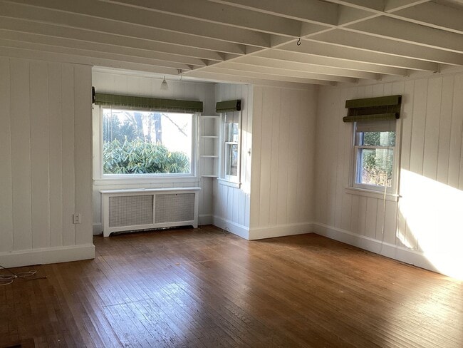 Building Photo - Two-Bedroom House