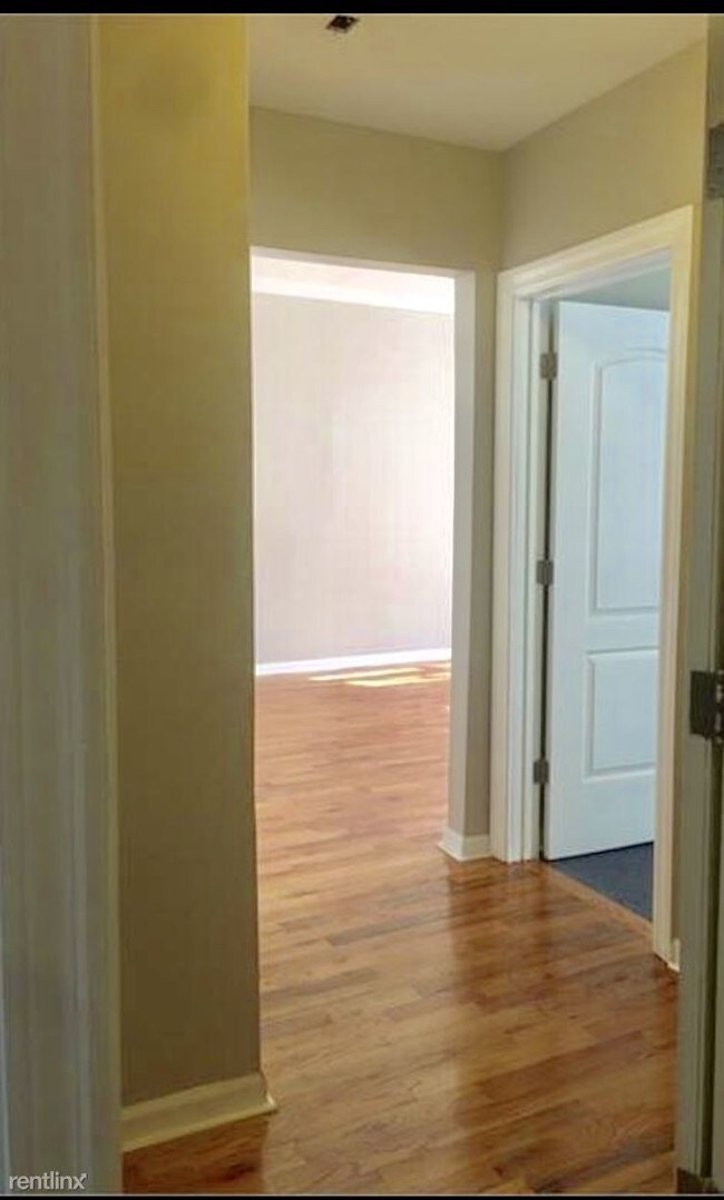 Building Photo - 4 br, 1 bath Apartment - 4400 W Jackson Blvd